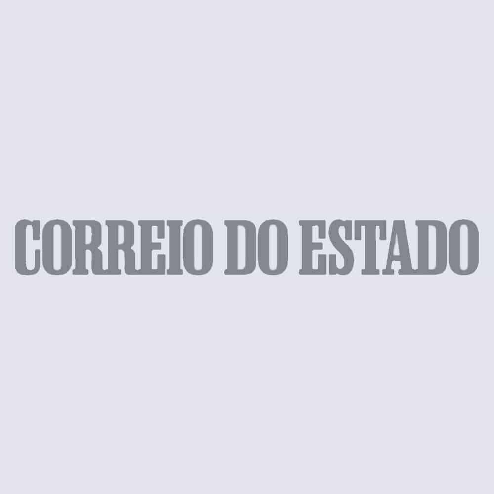 Homem é socorrido pelo próprio filho após ser ferido com faca e tiros 
