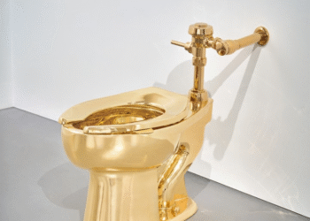 ¡Rompieron todos los récords! Mira lo que pagaron por esta pintura y un inodoro de oro