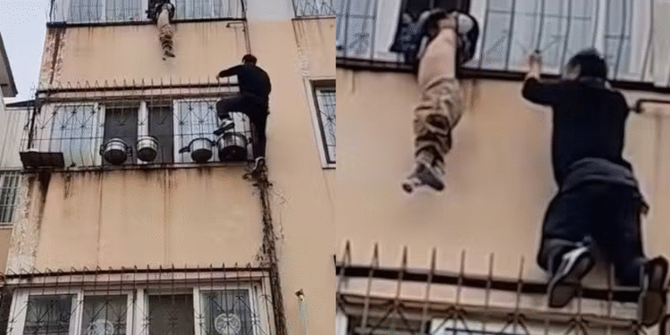 Increíble rescate de un niño que colgaba de una ventana