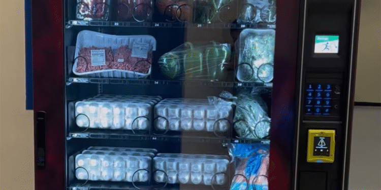¿Un máquina expendedora de alimentos gratis? Ya es una realidad en este país