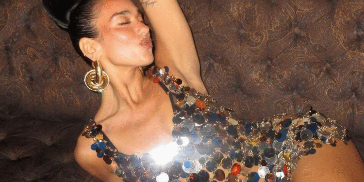 El look navideño que impone Dua Lipa para fin de año 2025