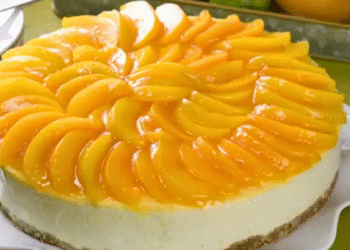 Conquista con esta receta de cheesecake de durazno sin horno