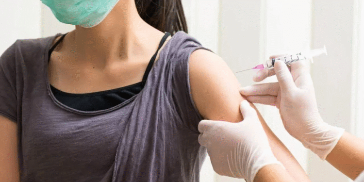 Aseguran que vacuna del papiloma humano previene el cáncer de cuello uterino