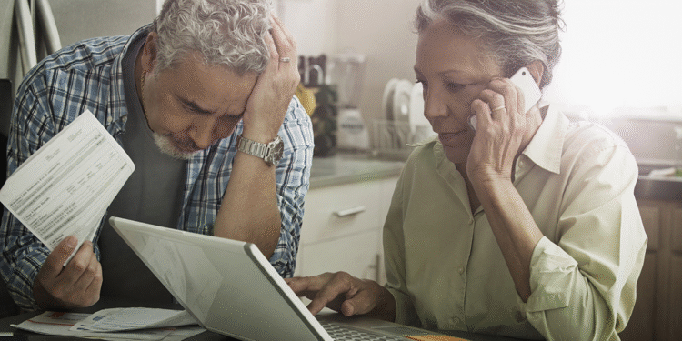 ¿Cómo enseñar a los adultos mayores a reconocer estafas?