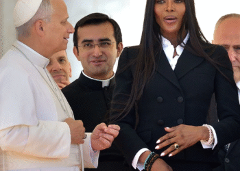 Naomi Campbell cuenta secreto para que las manos no envejezcan
