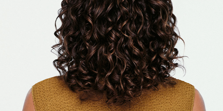 4 trucos para recuperar la forma y definición del pelo rizado