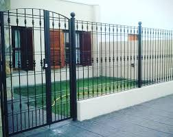 La tendencia que reemplaza las rejas negras del frente de casa