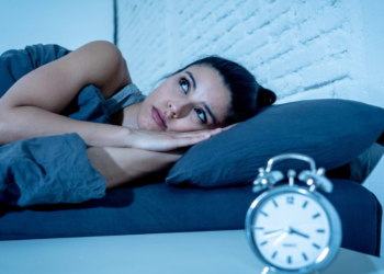 Esto le pasa a tu cerebro si te acuestas después de la 1 am