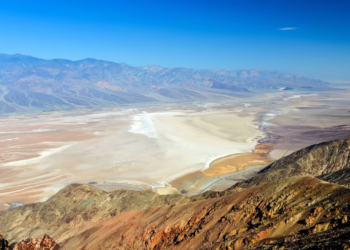 Lago fantasma reaparece después de 100 mil años en uno de los lugares más cálidos de la Tierra
