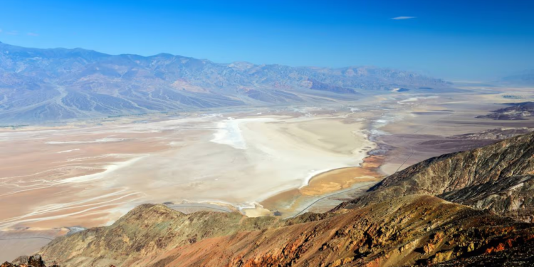 Lago fantasma reaparece después de 100 mil años en uno de los lugares más cálidos de la Tierra