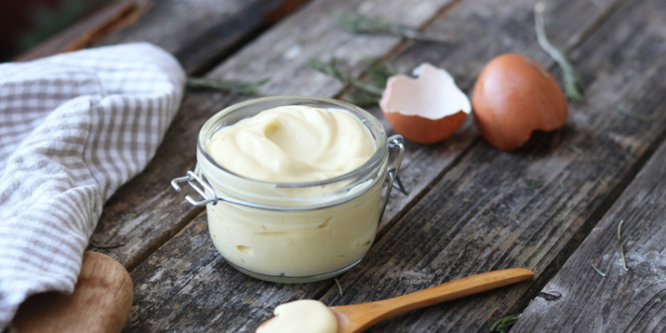Cómo hacer la mayonesa casera perfecta en 3 minutos