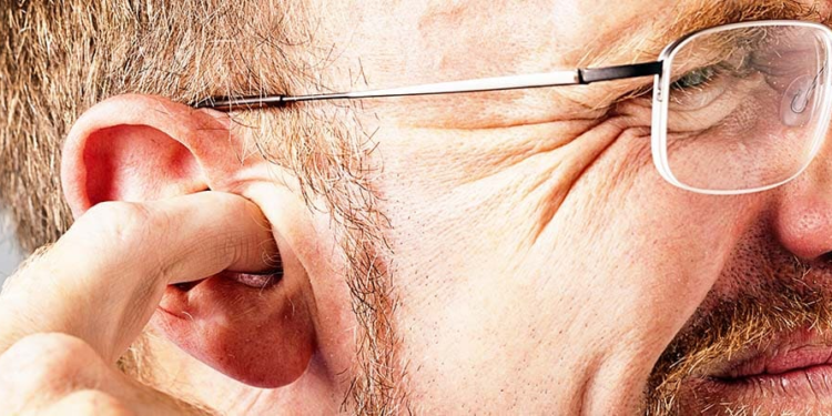 Otorrinolaringólogo explica las principales causas del picor de oídos