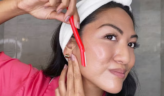 Por qué el dermaplaning casero es peligroso, sobre todo en pieles sensibles