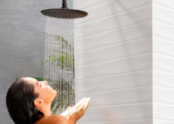 ¿Qué desencadena el baño de hielo de 60 segundos al final de la ducha?