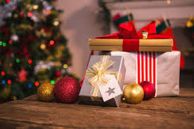 ¿Cuál es el origen de intercambiar regalos en Navidad?