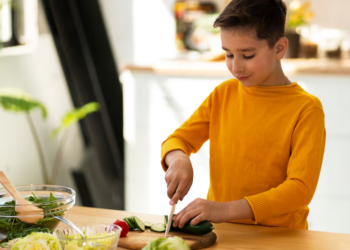 3 recetas para enseñar a los niños a hacer ensaladas