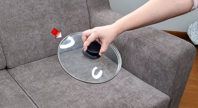 Truco para limpiar sofás sin agua y evitar malos olores en la tapicería