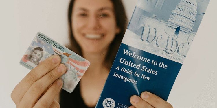 Lo que necesitas saber para solicitar la green card en diciembre 2025
