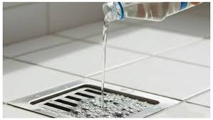 Para qué sirve verter vinagre blanco por los desagües del hogar