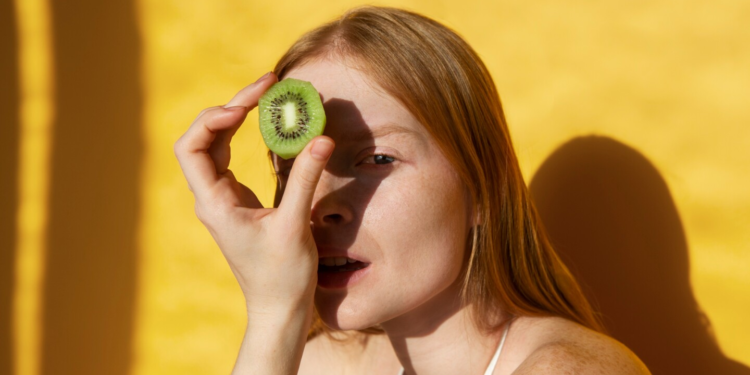 El secreto de la fruta que ayuda a producir el colágeno en la piel