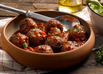 Una cocinera de 84 años cuenta el secreto de las albóndigas perfectas ¡No es la carne!