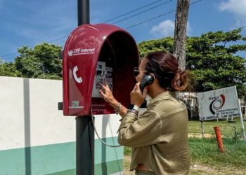 En plena era del internet, regresan las cabinas telefónicas a este país