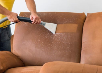 ¿Cómo limpiar un sofá de gamuza?