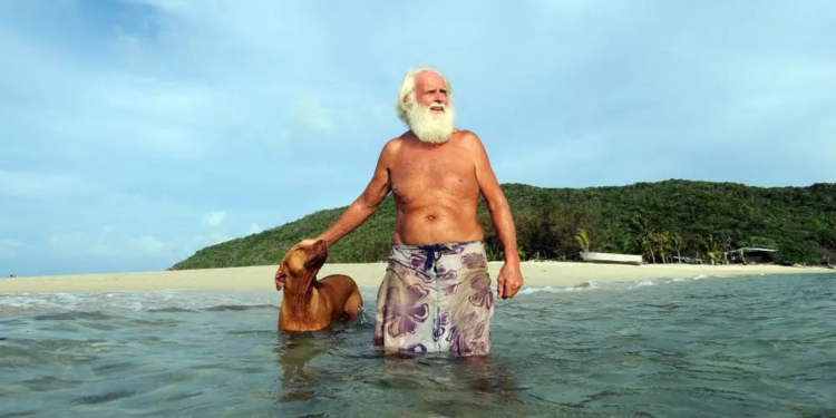 Compró una isla y la llenó con animales y árboles en peligro de extinción para salvarlos