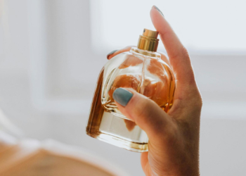 ¿Por qué los perfumes son cada vez más caros pero su vida útil disminuye?