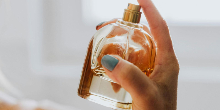 ¿Por qué los perfumes son cada vez más caros pero su vida útil disminuye?