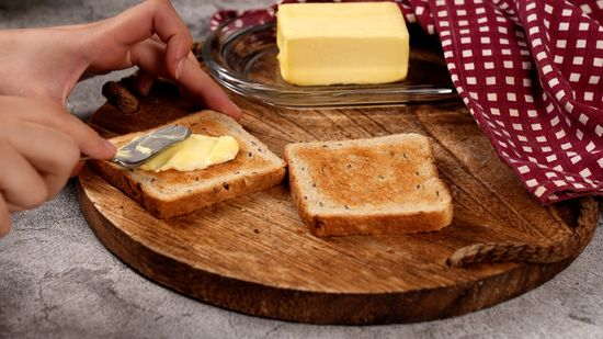 Experta en inflamación: »Una tostada con mantequilla es igual de saludable que una con aceite de oliva»