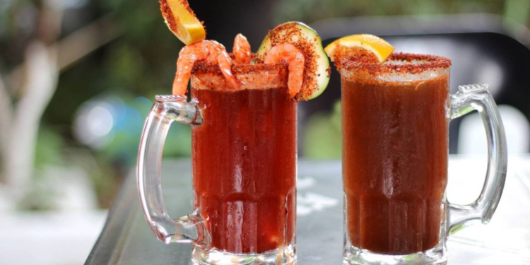 ¿Cómo preparar una buena michelada a la mexicana?