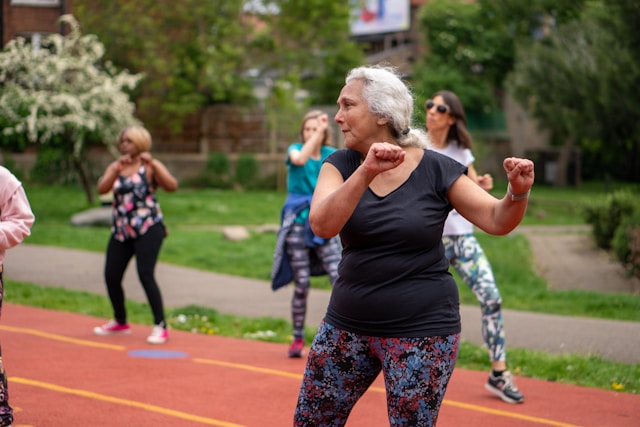 Conheça o melhor exercício para fazer depois dos 65 anos sem exigir tanta flexibilidade