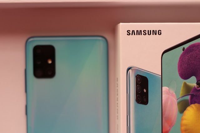 Modelo de celular da Samsung promete ser ideal para quem quer economizar
