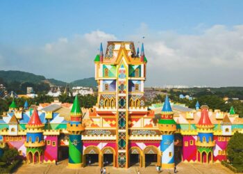 Brasil tem parque de diversões que lembra a Disney e pesa bem menos no bolso