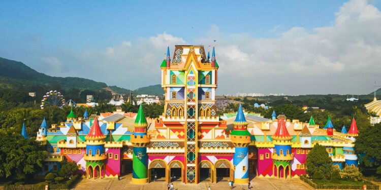 Brasil tem parque de diversões que lembra a Disney e pesa bem menos no bolso