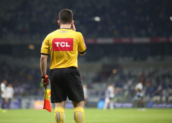 Se essa moda pega no Brasil: segunda maior liga do mundo cria sistema de rebaixamento para árbitros