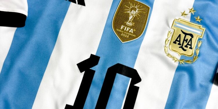 Camisa 10 da Seleção Argentina aceitou dinheiro e vestiu a Amarelinha do Brasil