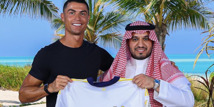 Cristiano Ronaldo trabalha fora das quatro linhas e muda até hierarquia do Al-Nassr