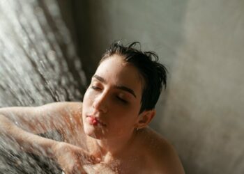 Qual o significado para a psicologia sobre quem toma banho todas as manhãs