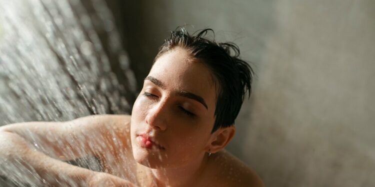 Qual o significado para a psicologia sobre quem toma banho todas as manhãs