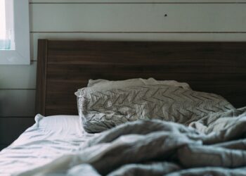 O que a psicologia diz sobre uma pessoa que deixa a cama desarrumada depois de acordar