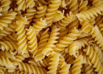 Saiba por que colocar duas colheres de vinagre ao cozinhar macarrão faz toda a diferença