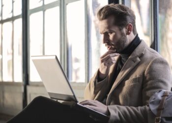 O que significa quando uma frase não sai da cabeça, segundo a psicologia
