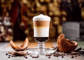 Modo de preparo vira tendência e promete fazer o cappuccino dar adeus