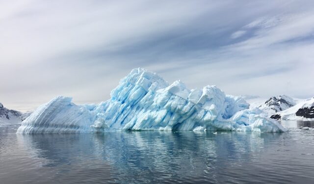 Geleira derrete na Rússia e cemitério encontrado gera comoção