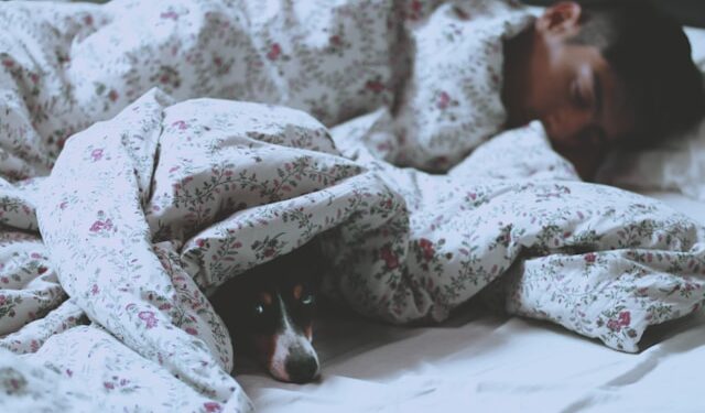 Homem diz ter encontrado solução para dormir em 1 minuto