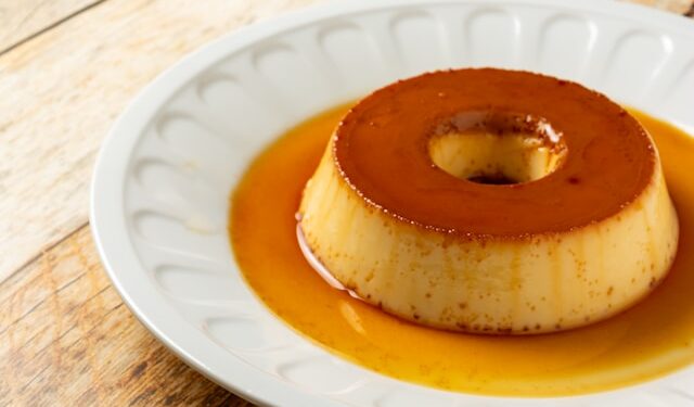 Nada de forno ou air fryer: o melhor pudim é feito de outra forma