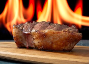 4 maneiras de reaquecer um bife sem deixar ele passar do ponto