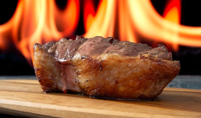 4 maneiras de reaquecer um bife sem deixar ele passar do ponto